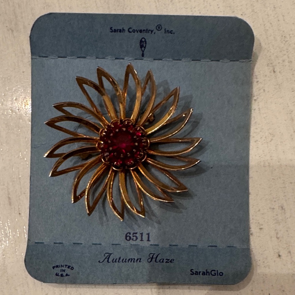 Vintage Autumn Haze Sarah Coventry Ruby/Gold color Floral Brooch
